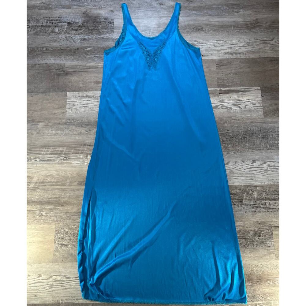 Vintage Vanity Fair Turquoise Nylon Nightgown w/ Butterfly Lace (M)